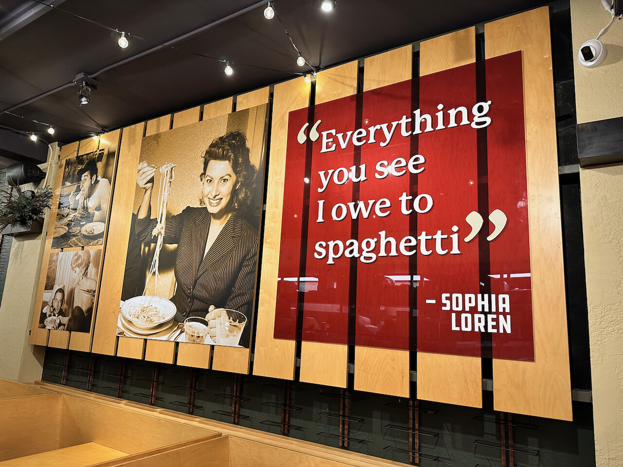 Due Cucina interior - spaghetti wall
